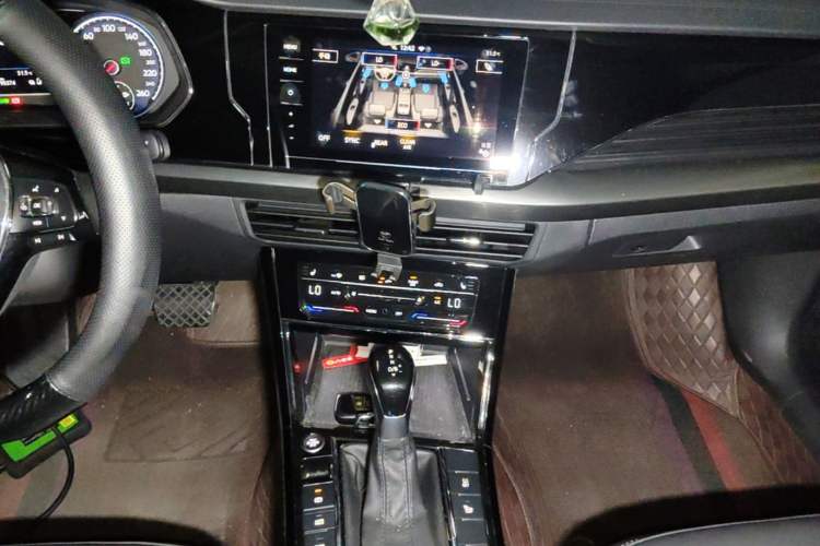 Used Volkswagen Passat New Energy 2020 430 PHEV Hybrid Elite Edition China VI Standard Audio And AC Panel