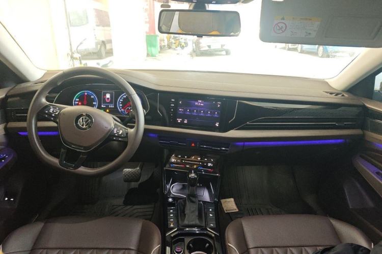 Used Volkswagen Passat New Energy 2020 430 PHEV Hybrid Luxury Edition China VI Standard Center Console