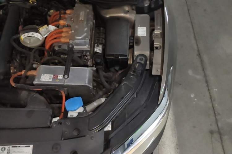 Used Volkswagen Passat New Energy 2020 430 PHEV Hybrid Elite Edition China VI Standard Engine Bay Left