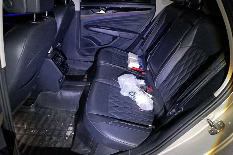 Used Volkswagen Passat New Energy 2020 430 PHEV Hybrid Luxury Edition China VI Standard Left Rear Seat