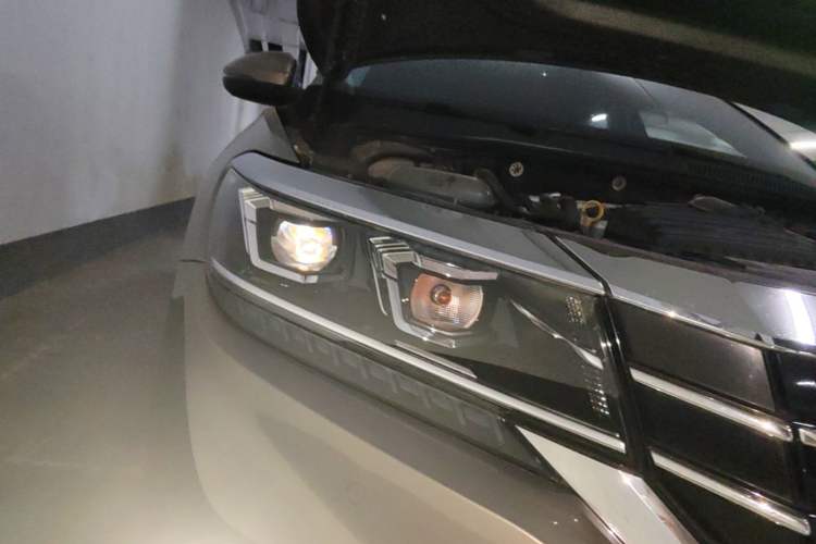 Used Volkswagen Passat New Energy 2020 430 PHEV Hybrid Elite Edition China VI Standard Right Front Headlight