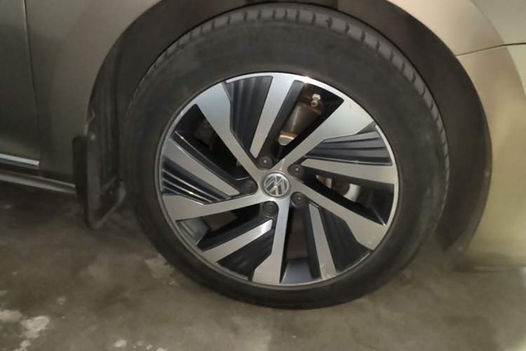 Used Volkswagen Passat New Energy 2020 430 PHEV Hybrid Elite Edition China VI Standard Right Front Wheel Hub