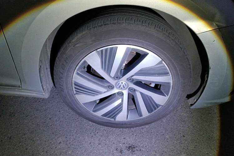 Used Volkswagen Passat New Energy 2020 430 PHEV Hybrid Luxury Edition China VI Standard Right Front Wheel Hub