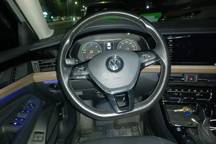 Used Volkswagen Passat New Energy 2020 430 PHEV Hybrid Luxury Edition China VI Standard Steering Wheel