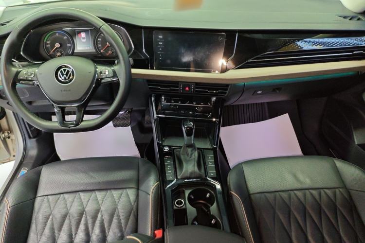 Used Volkswagen Passat New Energy 2020 430 PHEV Hybrid Luxury Edition China VI Standard Center Console