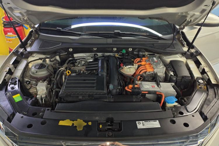 Used Volkswagen Passat New Energy 2020 430 PHEV Hybrid Luxury Edition China VI Standard Engine Bay