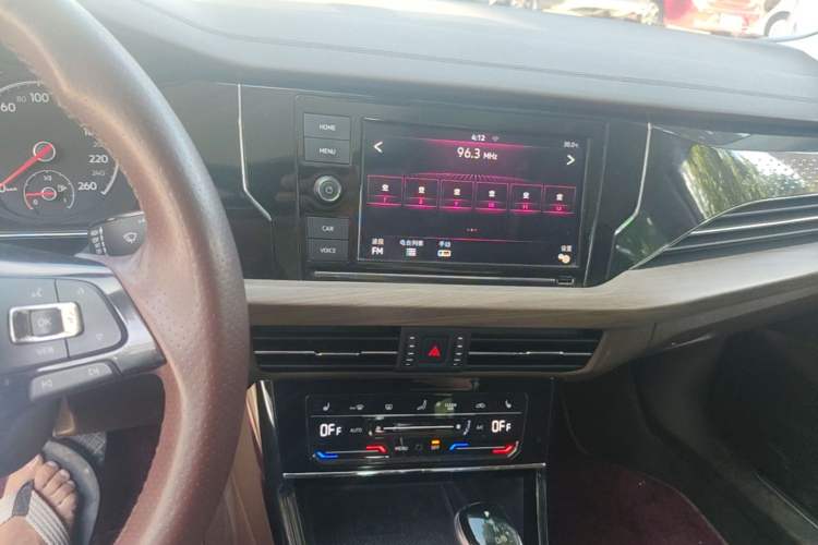 Used Volkswagen Passat New Energy 2020 430 PHEV Hybrid Luxury Version China V Standard Audio And AC Panel