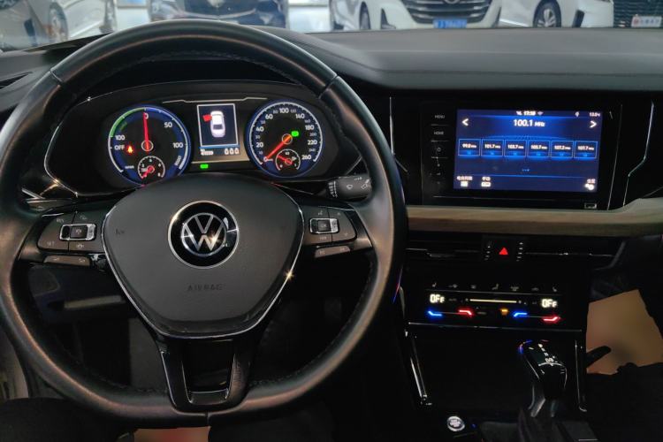 Used Volkswagen Passat New Energy 2020 430 PHEV Hybrid Luxury Edition China VI Standard Center Console
