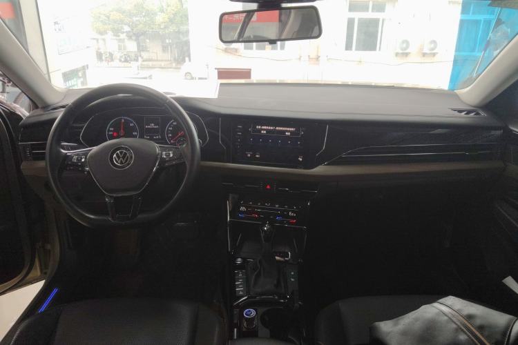 Used Volkswagen Passat New Energy 2020 430 PHEV Hybrid Luxury Edition China VI Standard Center Console