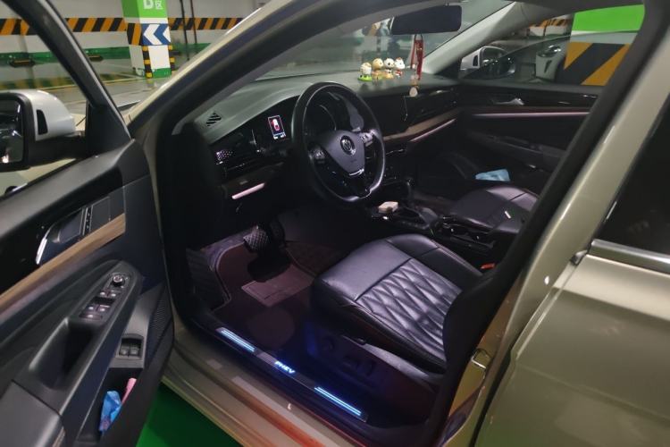 Used Volkswagen Passat New Energy 2020 430 PHEV Hybrid Luxury Edition China VI Standard Driver Seat