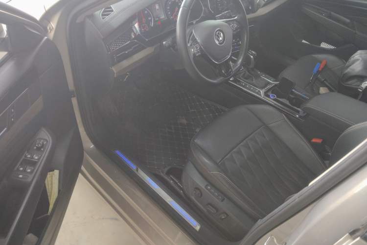 Used Volkswagen Passat New Energy 2020 430 PHEV Hybrid Luxury Edition China VI Standard Driver Seat