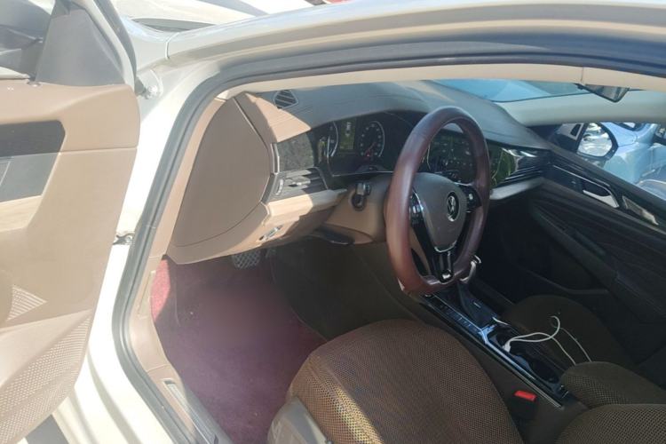 Used Volkswagen Passat New Energy 2020 430 PHEV Hybrid Luxury Version China V Standard Driver Seat