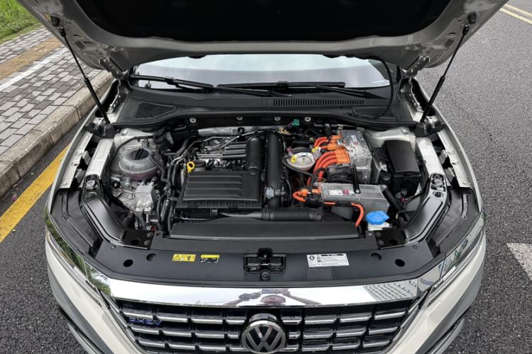 Used Volkswagen Passat New Energy 2020 430 PHEV Hybrid Luxury Edition China VI Standard Engine Bay