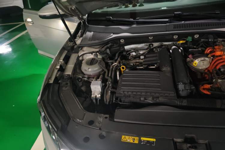 Used Volkswagen Passat New Energy 2020 430 PHEV Hybrid Luxury Edition China VI Standard Engine Bay Right