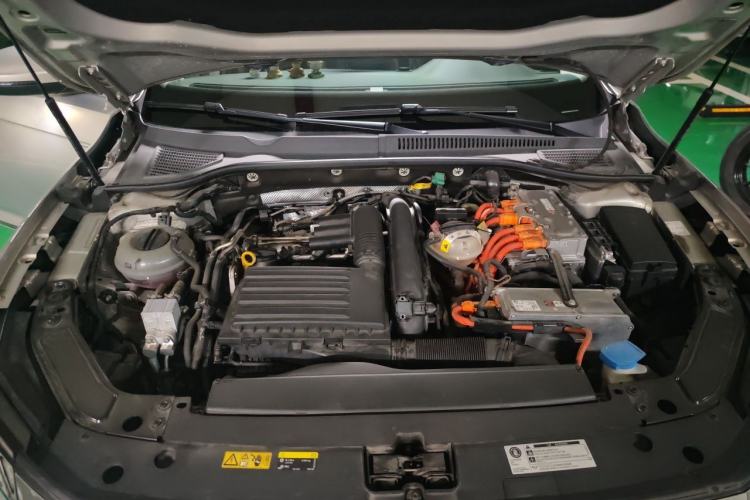Used Volkswagen Passat New Energy 2020 430 PHEV Hybrid Luxury Edition China VI Standard Engine Bay