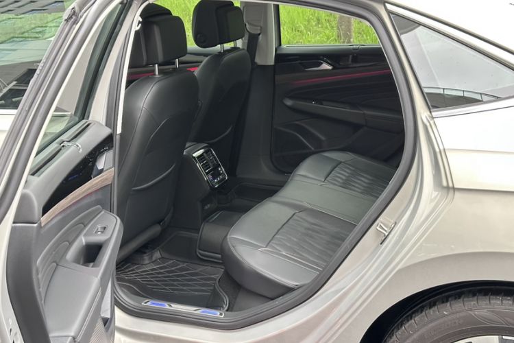 Used Volkswagen Passat New Energy 2020 430 PHEV Hybrid Luxury Edition China VI Standard Interior 4