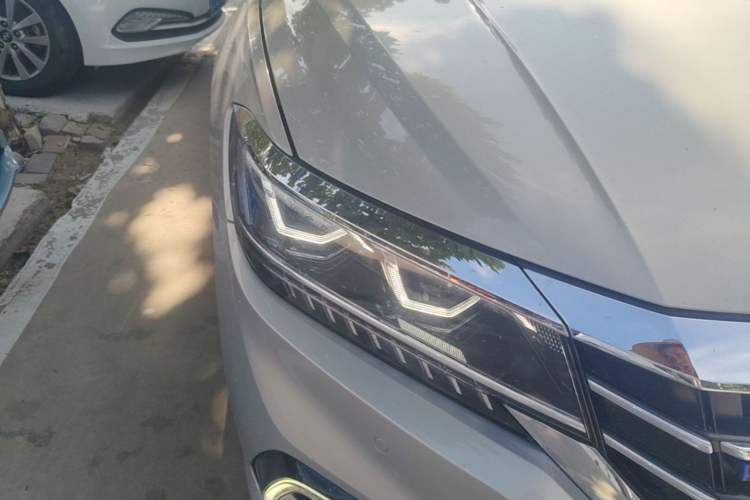 Used Volkswagen Passat New Energy 2020 430 PHEV Hybrid Luxury Version China V Standard Right Front Headlight