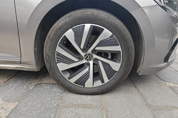 Used Volkswagen Passat New Energy 2020 430 PHEV Hybrid Luxury Edition China VI Standard Right Front Wheel Hub