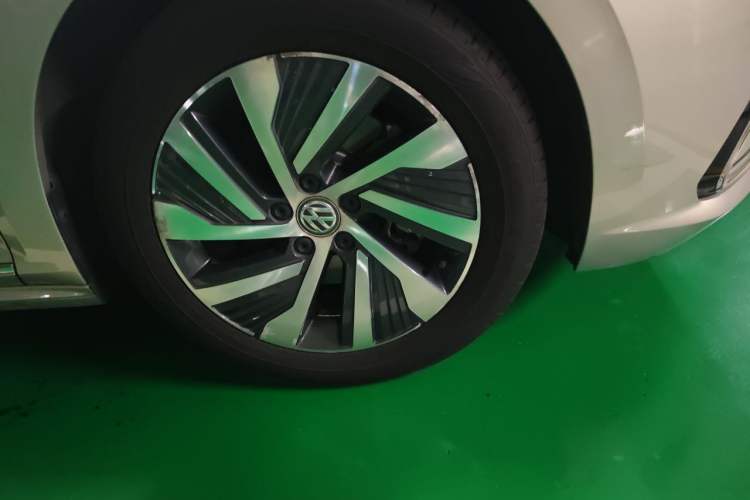 Used Volkswagen Passat New Energy 2020 430 PHEV Hybrid Luxury Edition China VI Standard Right Front Wheel Hub