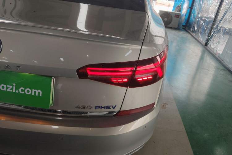 Used Volkswagen Passat New Energy 2020 430 PHEV Hybrid Luxury Edition China VI Standard Right Rear Taillight