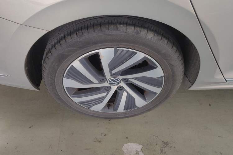 Used Volkswagen Passat New Energy 2020 430 PHEV Hybrid Luxury Edition China VI Standard Right Rear Wheel Hub