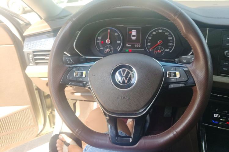 Used Volkswagen Passat New Energy 2020 430 PHEV Hybrid Luxury Version China V Standard Steering Wheel