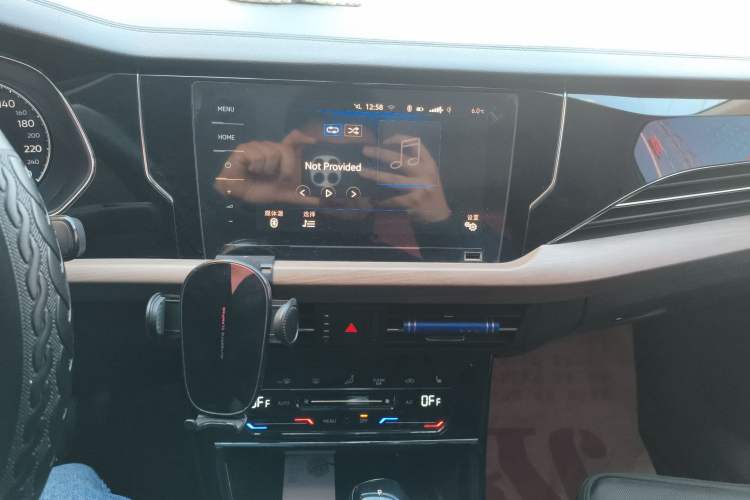 Used Volkswagen Passat New Energy 2020 430 PHEV Hybrid Luxury Edition China VI Standard Audio And AC Panel