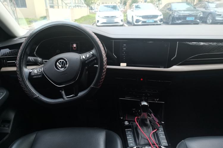 Used Volkswagen Passat New Energy 2020 430 PHEV Hybrid Luxury Edition China VI Standard Center Console