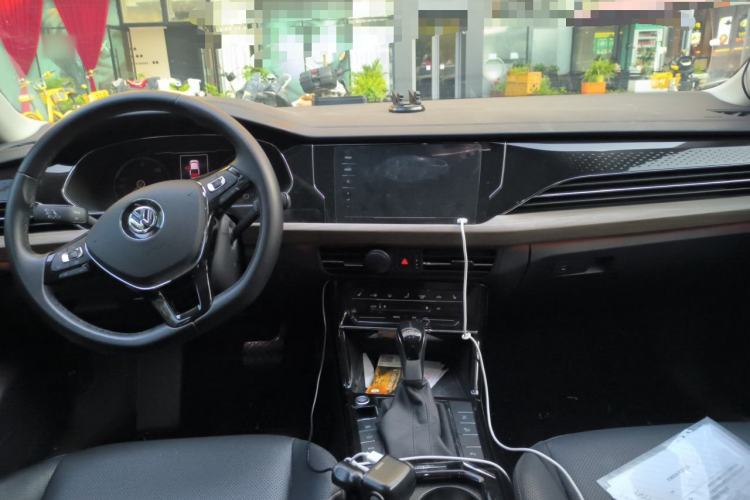 Used Volkswagen Passat New Energy 2020 430 PHEV Hybrid Luxury Edition China VI Standard Center Console