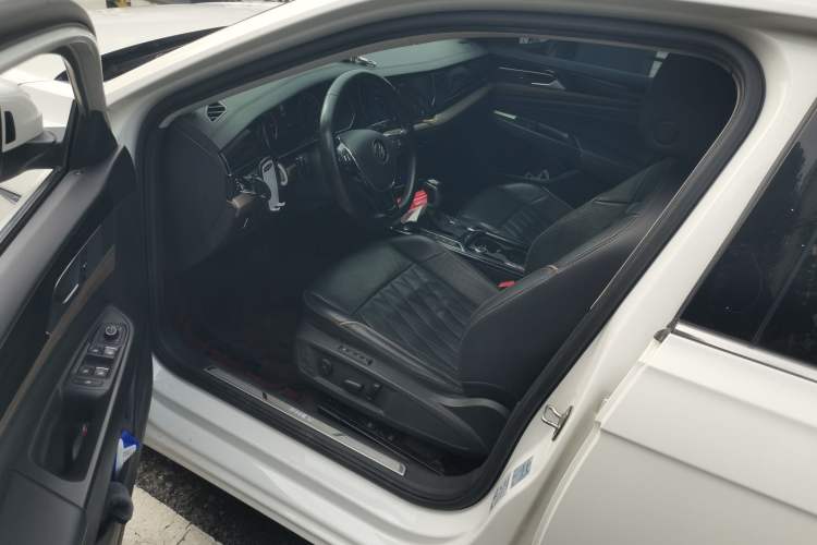 Used Volkswagen Passat New Energy 2020 430 PHEV Hybrid Luxury Edition China VI Standard Driver Seat