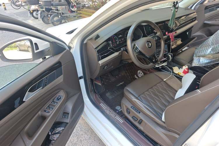 Used Volkswagen Passat New Energy 2020 430 PHEV Hybrid Luxury Edition China VI Standard Driver Seat