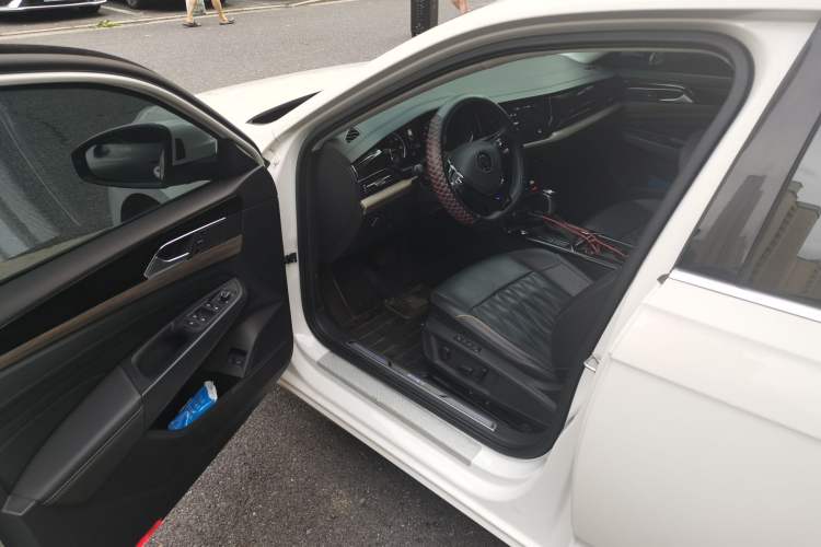 Used Volkswagen Passat New Energy 2020 430 PHEV Hybrid Luxury Edition China VI Standard Driver Seat