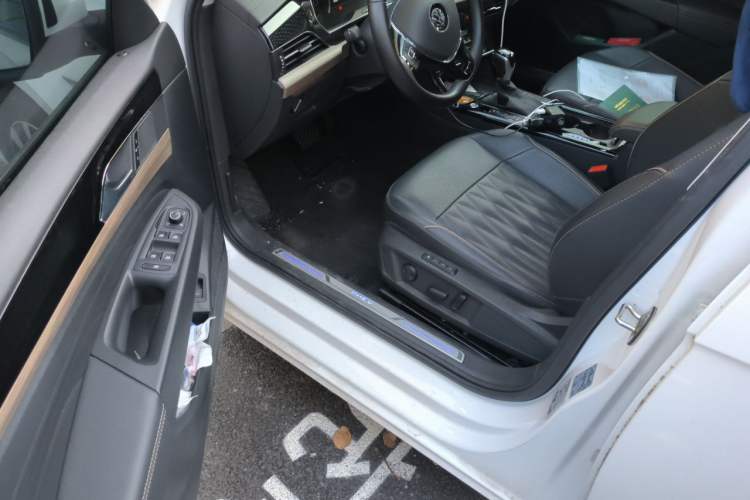 Used Volkswagen Passat New Energy 2020 430 PHEV Hybrid Luxury Edition China VI Standard Driver Seat