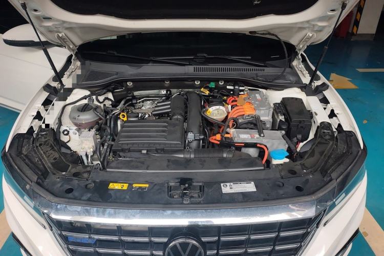 Used Volkswagen Passat New Energy 2020 430 PHEV Hybrid Luxury Edition China VI Standard Engine Bay