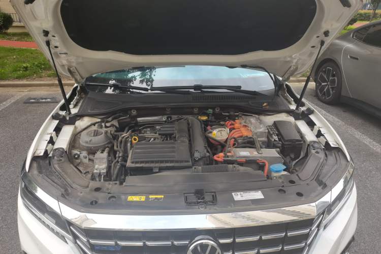 Used Volkswagen Passat New Energy 2020 430 PHEV Hybrid Luxury Edition China VI Standard Engine Bay