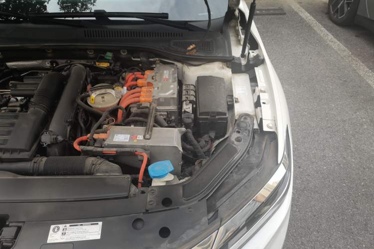 Used Volkswagen Passat New Energy 2020 430 PHEV Hybrid Luxury Edition China VI Standard Engine Bay Left