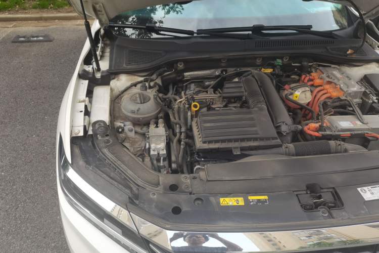 Used Volkswagen Passat New Energy 2020 430 PHEV Hybrid Luxury Edition China VI Standard Engine Bay Right