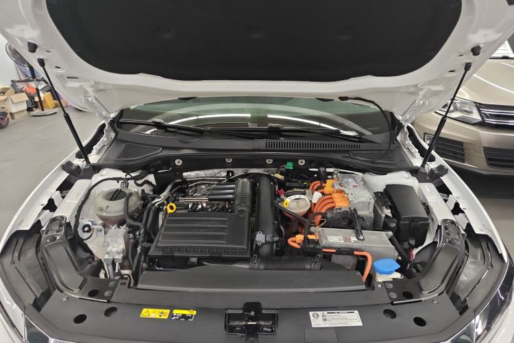 Used Volkswagen Passat New Energy 2020 430 PHEV Hybrid Luxury Edition China VI Standard Engine Bay