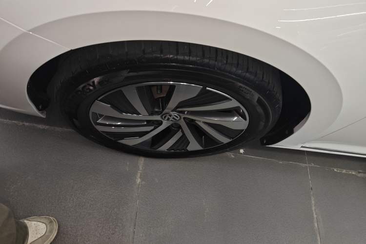 Used Volkswagen Passat New Energy 2020 430 PHEV Hybrid Luxury Edition China VI Standard Left Front Wheel Hub