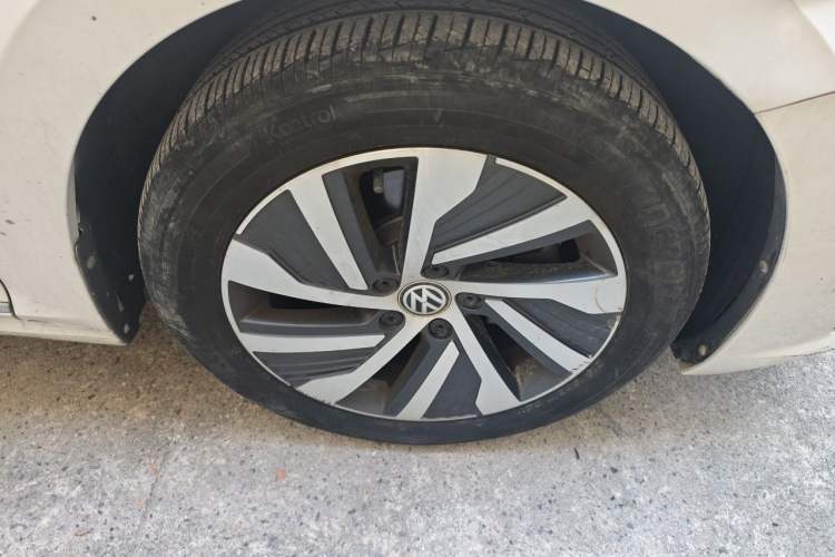 Used Volkswagen Passat New Energy 2020 430 PHEV Hybrid Luxury Edition China VI Standard Right Front Wheel Hub