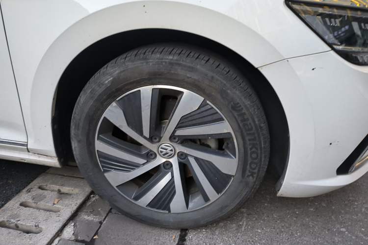 Used Volkswagen Passat New Energy 2020 430 PHEV Hybrid Luxury Edition China VI Standard Right Front Wheel Hub