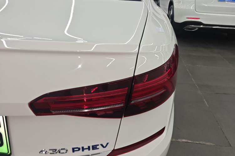 Used Volkswagen Passat New Energy 2020 430 PHEV Hybrid Luxury Edition China VI Standard Right Rear Taillight