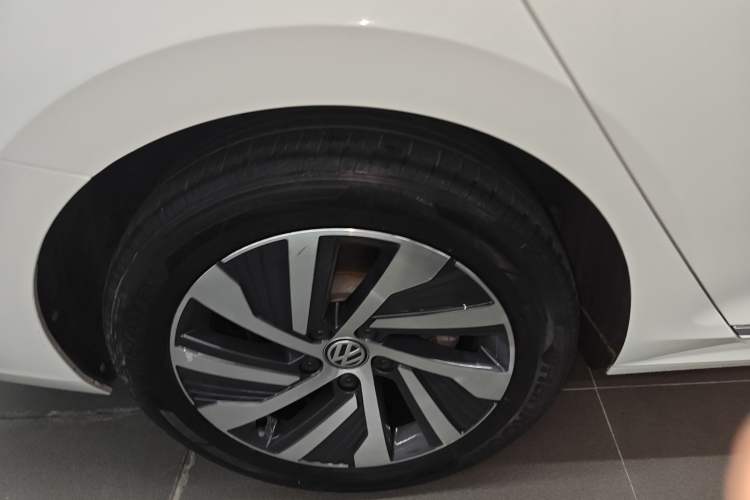 Used Volkswagen Passat New Energy 2020 430 PHEV Hybrid Luxury Edition China VI Standard Right Rear Wheel Hub