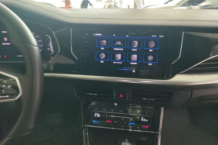 Used Volkswagen Passat New Energy 2022 430 PHEV Hybrid Elite Edition Audio And AC Panel