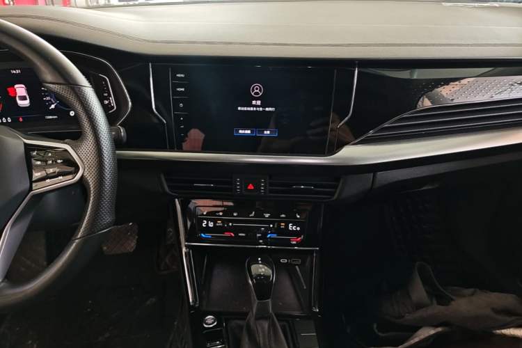 Used Volkswagen Passat New Energy 2022 430 PHEV Hybrid Elite Edition Audio And AC Panel