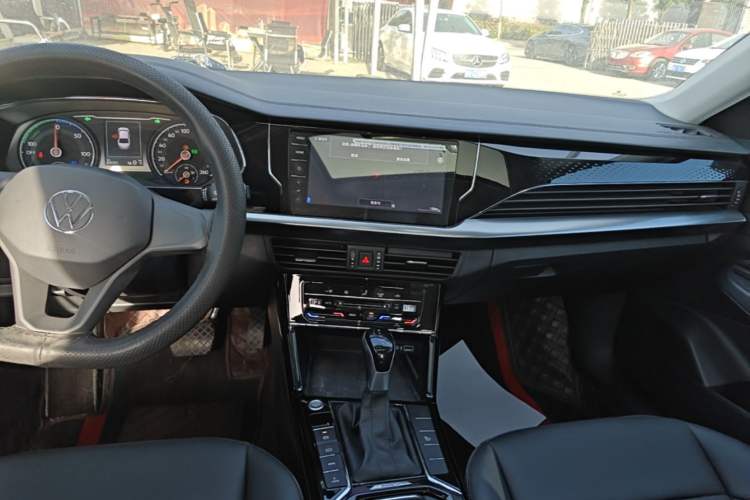 Used Volkswagen Passat New Energy 2022 430 PHEV Hybrid Business Edition Audio And AC Panel