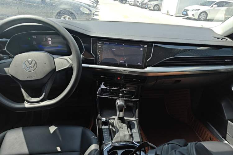 Used Volkswagen Passat New Energy 2022 430 PHEV Hybrid Business Edition Audio And AC Panel