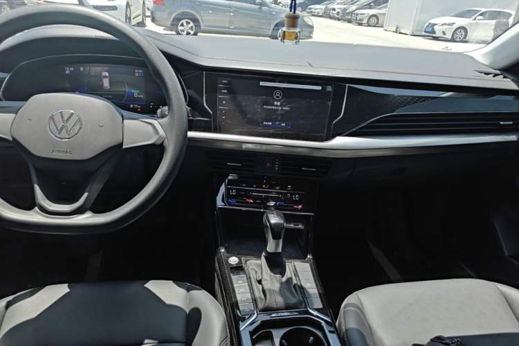 Used Volkswagen Passat New Energy 2022 430 PHEV Hybrid Business Edition Audio And AC Panel