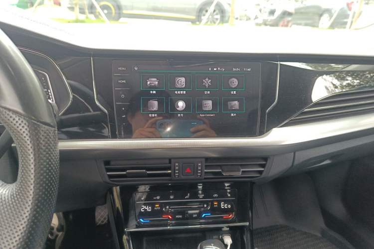 Used Volkswagen Passat New Energy 2022 430 PHEV Hybrid Luxury Edition Audio And AC Panel
