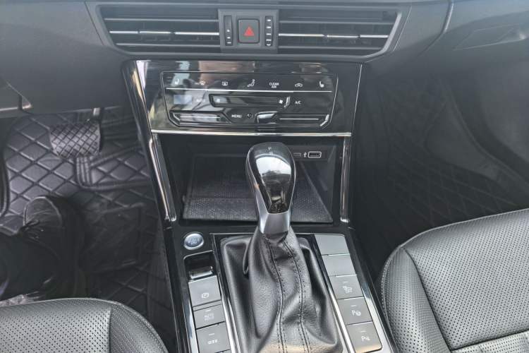Used Volkswagen Passat New Energy 2022 430 PHEV Hybrid Luxury Edition Audio And AC Panel